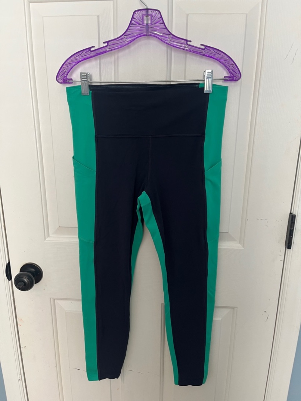 LIKE NEW Athleta Color Block Leggings - Navy/Green - Sz Medium
